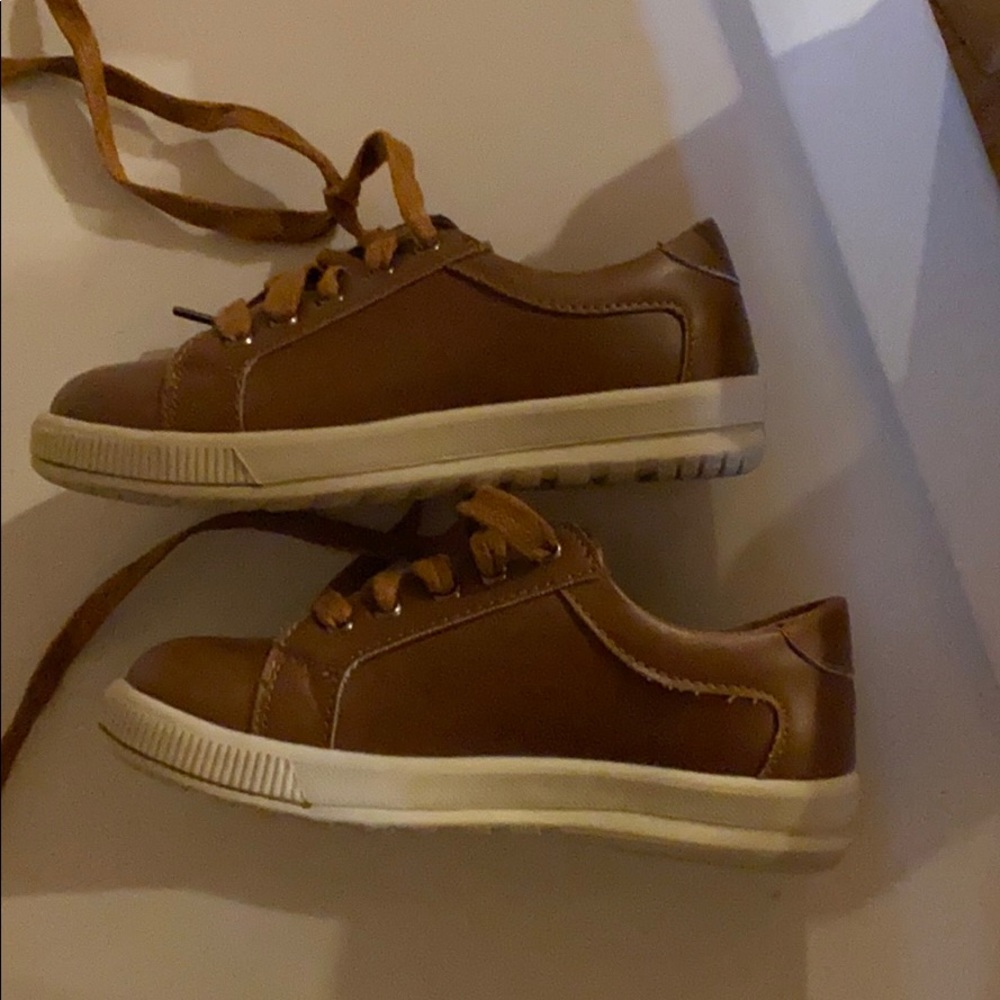 Brown dress shoes